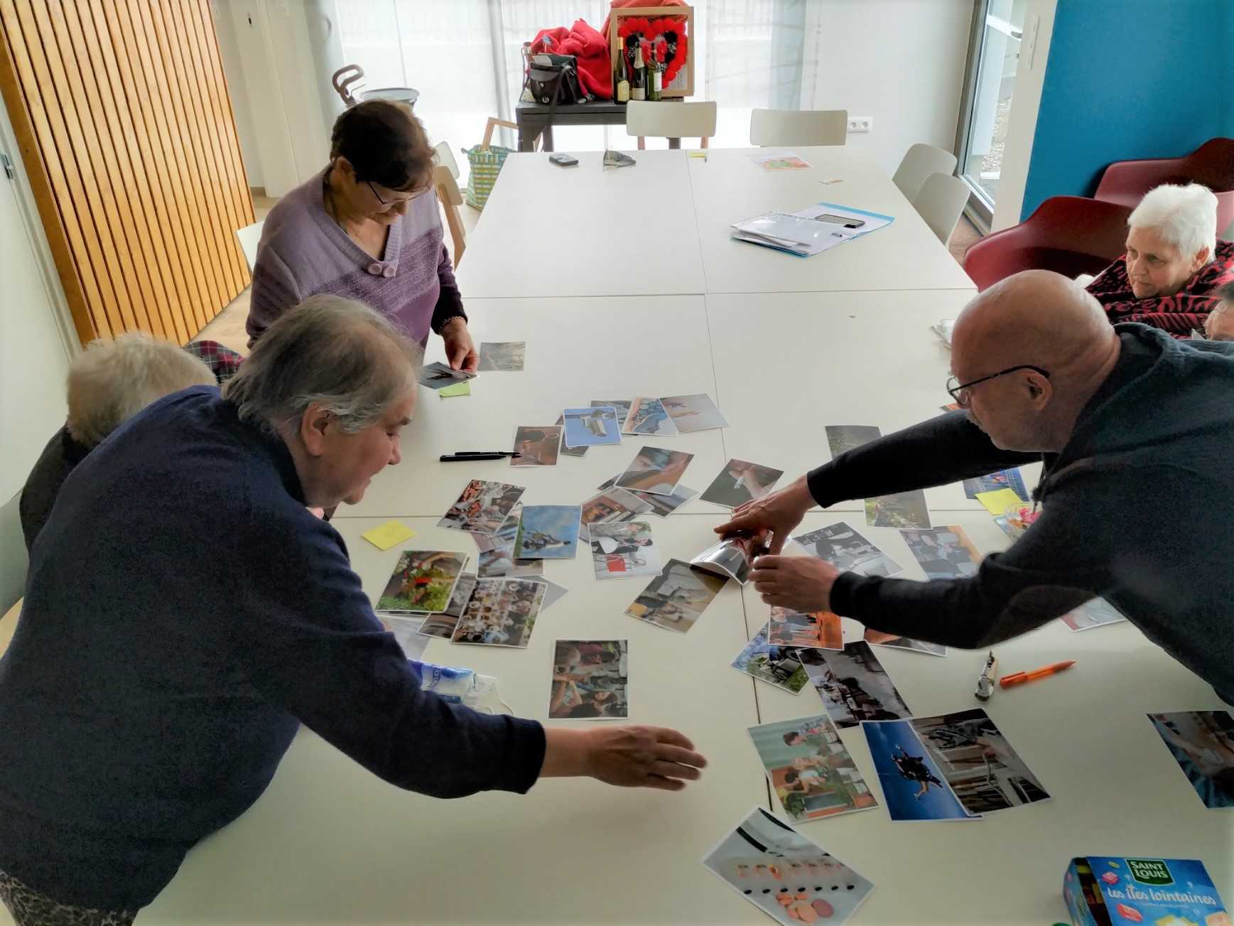 photo habitants en ateliers